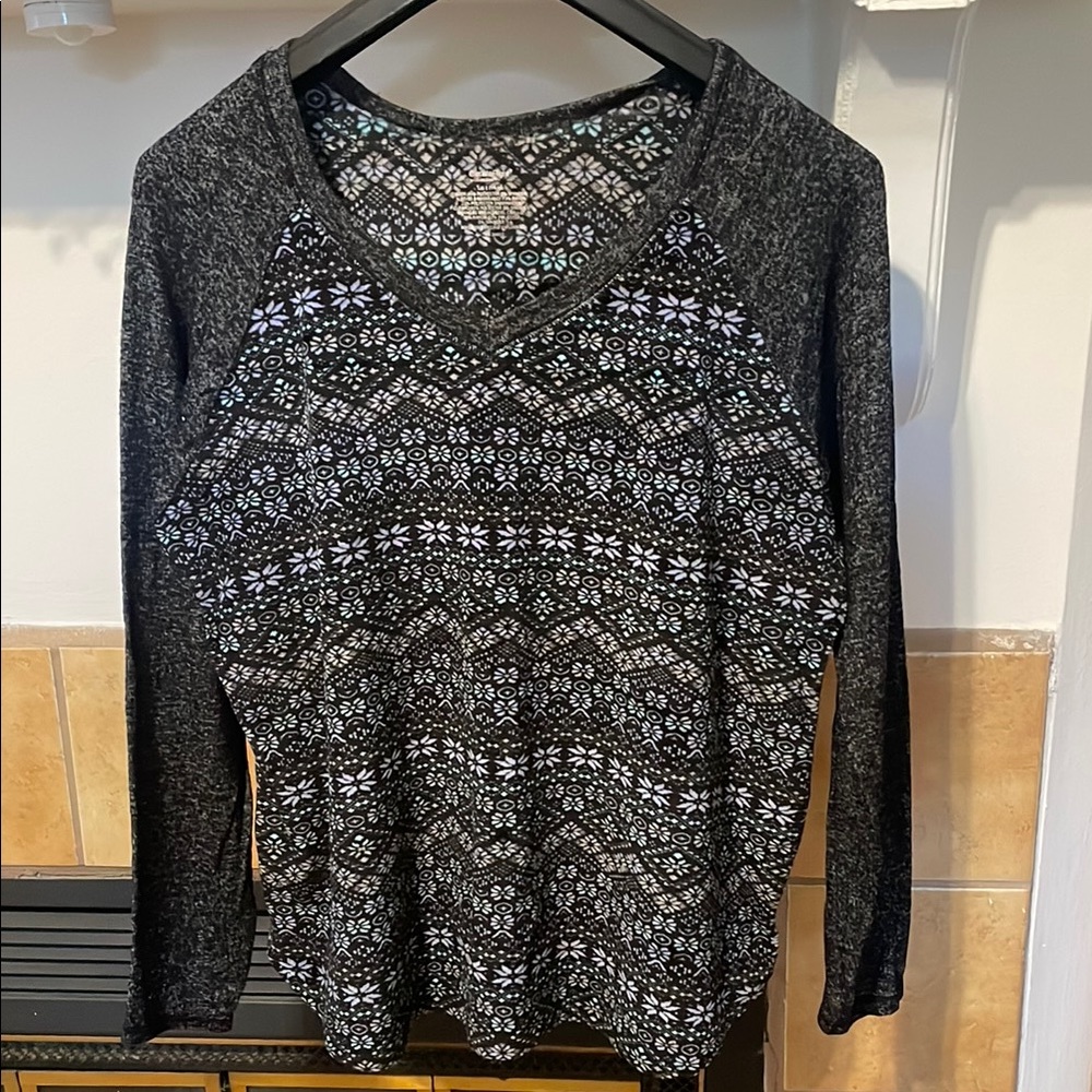 Climate Right Cuddl Duds Grey/WhitePurple Patterned Women's V-neck (Size L)